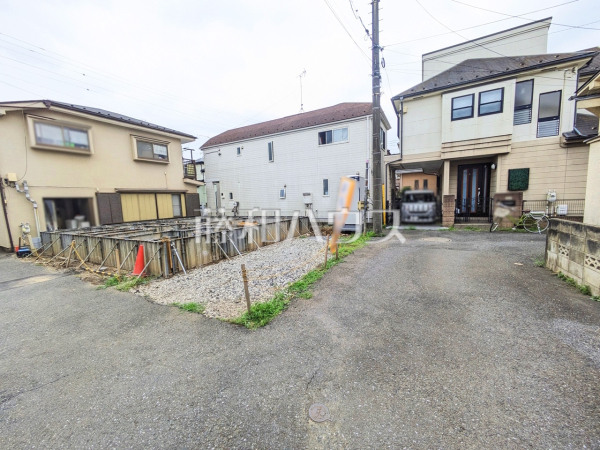 接道状況および現場風景 【所沢市榎町】 住まいの事なら地元で豊富な実績を誇る、地域密着の当社へお任せ下さい! 接道状況および現場風景 【所沢市榎町】 住まいの事なら地元で豊富な実績を誇る、地域密着の当社へお任せ下さい!