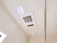 浴室乾燥機(浴室内上部)雨の日の強い味方!浴室換気乾燥機付きユニットバスで洗濯物が乾かせます 浴室乾燥機(浴室内上部)雨の日の強い味方!浴室換気乾燥機付きユニットバスで洗濯物が乾かせます