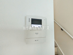 TVモニター付きインターホンTVモニター付きインターホンのため訪問者がひと目で分かります
TVモニター付きインターホンTVモニター付きインターホンのため訪問者がひと目で分かります