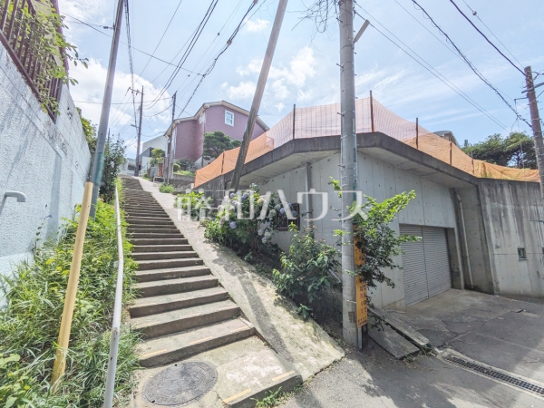 接道状況および現場風景 【国分寺市南町3丁目】当社オリジナル「ハウス会」で建築会社のご紹介も可能。大手ハウスメーカーでは不可能だったあなたの夢を叶えてくれる1社にきっと出会えるはずです。
接道状況および現場風景 【国分寺市南町3丁目】当社オリジナル「ハウス会」で建築会社のご紹介も可能。大手ハウスメーカーでは不可能だったあなたの夢を叶えてくれる1社にきっと出会えるはずです。