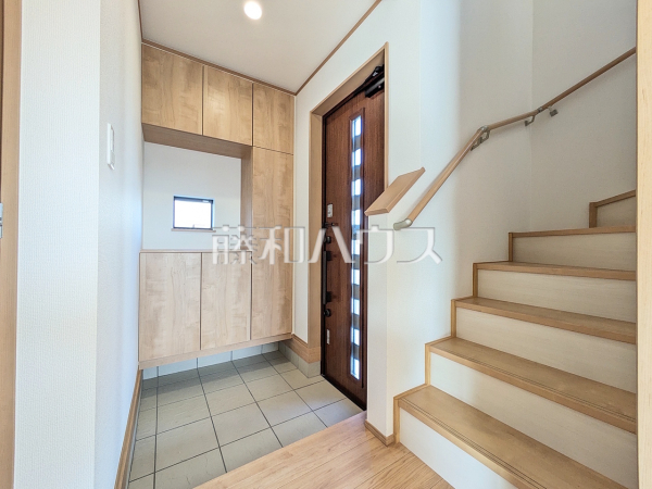 F号棟 玄関 【東大和市狭山4丁目】 F号棟 玄関 【東大和市狭山4丁目】