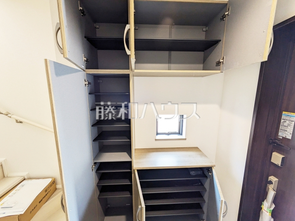 A号棟 下駄箱 【西春日井郡豊山町大字青山】 A号棟 下駄箱 【西春日井郡豊山町大字青山】