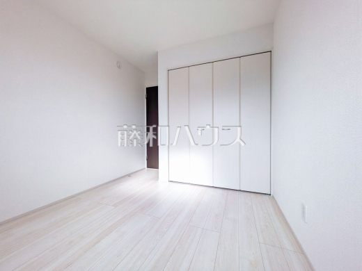 2号棟(モデルハウス) 居室 【新座市池田4丁目】
全居室収納スペース付き