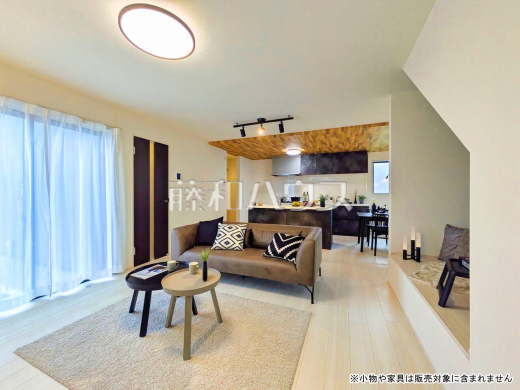 2号棟(モデルハウス) リビング 【新座市池田4丁目】
LDKには大きな窓が施され、明るさと通風を確保した快適な空間です。