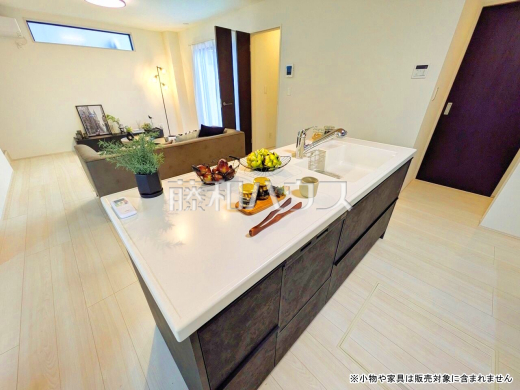 2号棟(モデルハウス) キッチン 【新座市池田4丁目】
家事をしながらご家族との会話も楽しめる対面キッチン