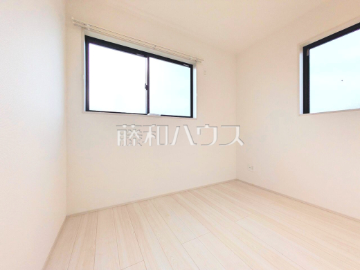 2号棟(モデルハウス) 居室 【新座市池田4丁目】
2面採光で明るく風通しの良いお部屋
