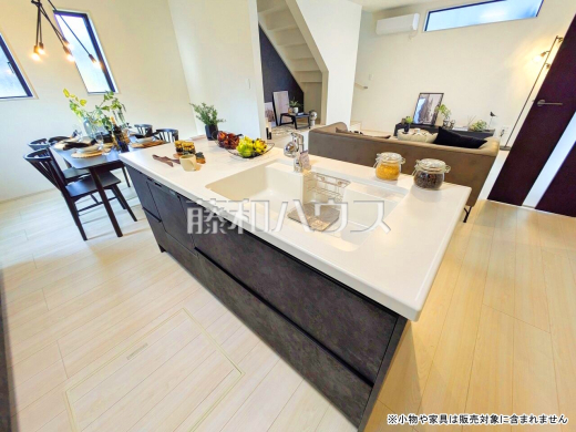 2号棟(モデルハウス) キッチン 【新座市池田4丁目】
お料理上手な方が、独壇場で料理の腕前を披露できる対面キッチンです。