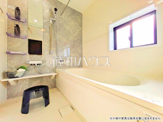 2号棟(モデルハウス) 浴室 【新座市池田4丁目】
落ち着いた色合いで疲れたからだを癒す、贅沢なくつろぎ空間です。