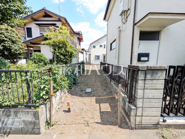 ≪現地写真≫道路から奥まった住まいは、車や人通りも気にならずプライバシーの確保された住空間を保つことができます。 【調布市西つつじケ丘3丁目】 ≪現地写真≫道路から奥まった住まいは、車や人通りも気にならずプライバシーの確保された住空間を保つことができます。 【調布市西つつじケ丘3丁目】
