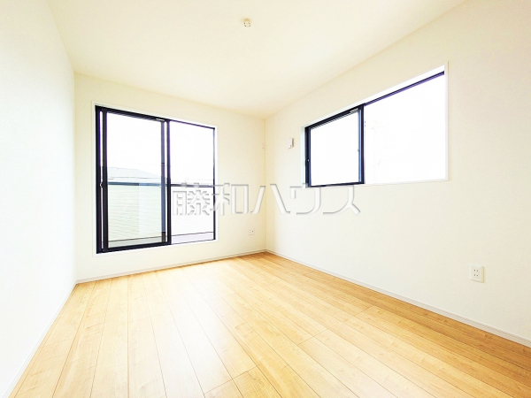 2号棟 居室 【小金井市貫井南町1丁目】
2面採光で明るく風通しの良いお部屋 2号棟 居室 【小金井市貫井南町1丁目】
2面採光で明るく風通しの良いお部屋