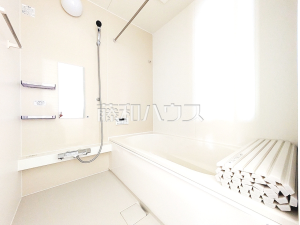 2号棟 浴室 【小金井市貫井南町1丁目】
白を基調とした清潔感あふれるバスルームです 2号棟 浴室 【小金井市貫井南町1丁目】
白を基調とした清潔感あふれるバスルームです