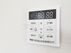 2号棟 給湯機 【小金井市貫井南町1丁目】 追焚き機能付きなので、生活時間の違う家族に便利です。 2号棟 給湯機 【小金井市貫井南町1丁目】 追焚き機能付きなので、生活時間の違う家族に便利です。