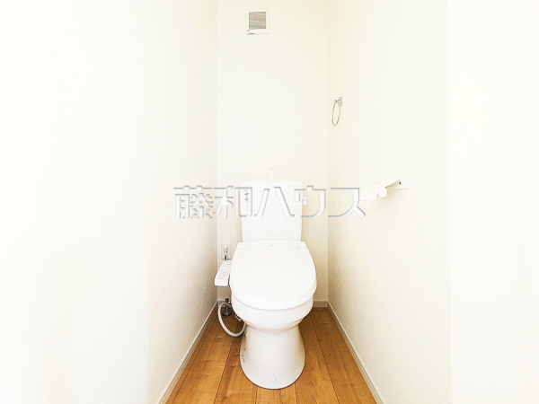 2号棟 トイレ 【小金井市貫井南町1丁目】
ウォシュレット付きトイレ!リビング・お風呂に続いて意外と癒しの空間かも!? 2号棟 トイレ 【小金井市貫井南町1丁目】
ウォシュレット付きトイレ!リビング・お風呂に続いて意外と癒しの空間かも!?