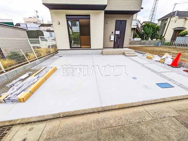 2号棟 カースペース 【小金井市貫井南町1丁目】
間口も十分な幅があり、大きめの車(車種による)でもラクラク駐車していただけます。 2号棟 カースペース 【小金井市貫井南町1丁目】
間口も十分な幅があり、大きめの車(車種による)でもラクラク駐車していただけます。