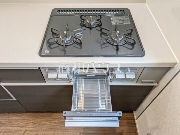 3口ガスコンロは複数の調理を一度に行うことができます 【国立市西1丁目】 3口ガスコンロは複数の調理を一度に行うことができます 【国立市西1丁目】