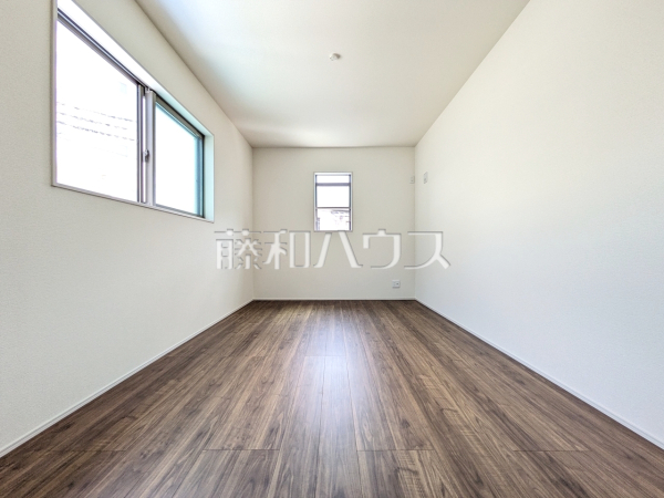 居室は2面採光により明るく開放的な空間となっています。 【国立市西1丁目】 居室は2面採光により明るく開放的な空間となっています。 【国立市西1丁目】