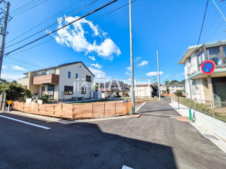 ≪接道状況≫周囲に高い建物のないエリアのため、空が大きく感じます。【府中市多磨町2丁目】/撮影日2025/09/07