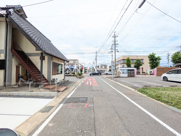 接道状況および現場風景 【小牧市小牧2丁目】 接道状況および現場風景 【小牧市小牧2丁目】