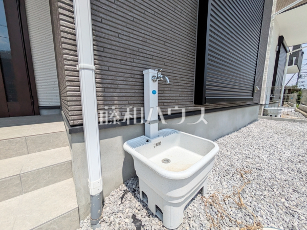 3号棟 外手洗い場 住まいの事なら地元で豊富な実績を誇る、地域密着の藤和ハウスへお任せ下さい! 【昭島市中神町2丁目】 3号棟 外手洗い場 住まいの事なら地元で豊富な実績を誇る、地域密着の藤和ハウスへお任せ下さい! 【昭島市中神町2丁目】