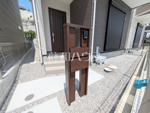 3号棟 インターホン 訪問者がわかるTVモニター付インターホンは、お子様のお留守番にも活躍するかも?! 【昭島市中神町2丁目】 3号棟 インターホン 訪問者がわかるTVモニター付インターホンは、お子様のお留守番にも活躍するかも?! 【昭島市中神町2丁目】