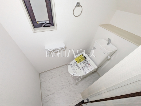 3号棟 トイレ ウォシュレット付きトイレ!リビング・お風呂に続いて意外と癒しの空間かも!? 【昭島市中神町2丁目】 3号棟 トイレ ウォシュレット付きトイレ!リビング・お風呂に続いて意外と癒しの空間かも!? 【昭島市中神町2丁目】