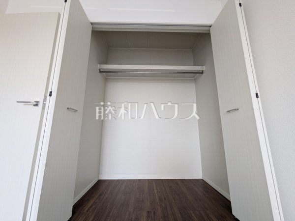 3号棟 収納 枕棚とハンガーパイプで効率良く、たくさん収納できるクローゼット!お部屋をきれいに保てそうですね。 【昭島市中神町2丁目】 3号棟 収納 枕棚とハンガーパイプで効率良く、たくさん収納できるクローゼット!お部屋をきれいに保てそうですね。 【昭島市中神町2丁目】