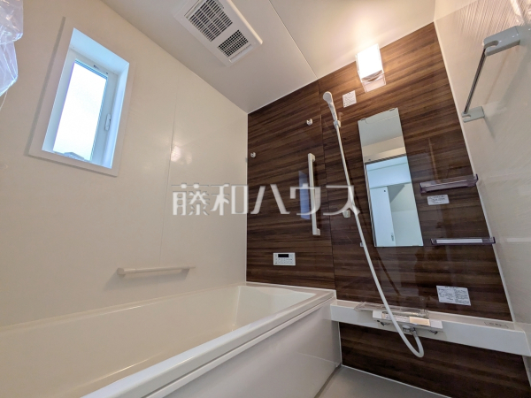 3号棟 浴室 足を伸ばして入れるバスタブで、ゆっくり一日の疲れを癒して下さい。 【昭島市中神町2丁目】 3号棟 浴室 足を伸ばして入れるバスタブで、ゆっくり一日の疲れを癒して下さい。 【昭島市中神町2丁目】