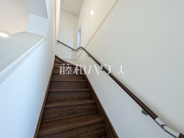 3号棟 階段 平日のご案内も可能です。まずはお気軽にお問合せ下さいませ。 【昭島市中神町2丁目】 3号棟 階段 平日のご案内も可能です。まずはお気軽にお問合せ下さいませ。 【昭島市中神町2丁目】