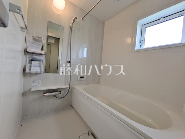 1号棟 浴室 【志木市上宗岡1丁目】
白を基調とした清潔感あふれるバスルームです 1号棟 浴室 【志木市上宗岡1丁目】
白を基調とした清潔感あふれるバスルームです