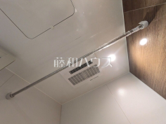 浴室乾燥機(浴室内上部)雨の日の強い味方!浴室換気乾燥機付きユニットバスで洗濯物が乾かせます 浴室乾燥機(浴室内上部)雨の日の強い味方!浴室換気乾燥機付きユニットバスで洗濯物が乾かせます