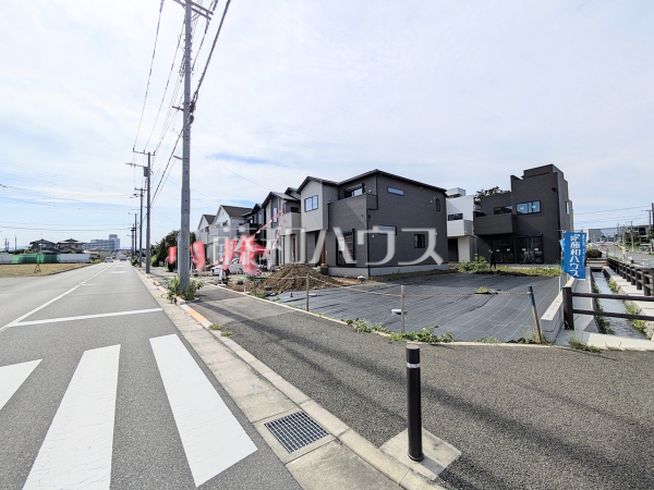 接道状況および現場風景 【日野市西平山3丁目】周辺環境、日当たりや設備仕様など、実際に行ってみないと分からないことも多くございます。営業担当がご案内いたしますので、お気軽にお問い合わせください。 接道状況および現場風景 【日野市西平山3丁目】周辺環境、日当たりや設備仕様など、実際に行ってみないと分からないことも多くございます。営業担当がご案内いたしますので、お気軽にお問い合わせください。