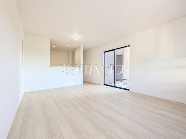 4号棟 リビング 【志木市中宗岡5丁目】 家族の集まるLDKはゆったり約15帖 4号棟 リビング 【志木市中宗岡5丁目】 家族の集まるLDKはゆったり約15帖