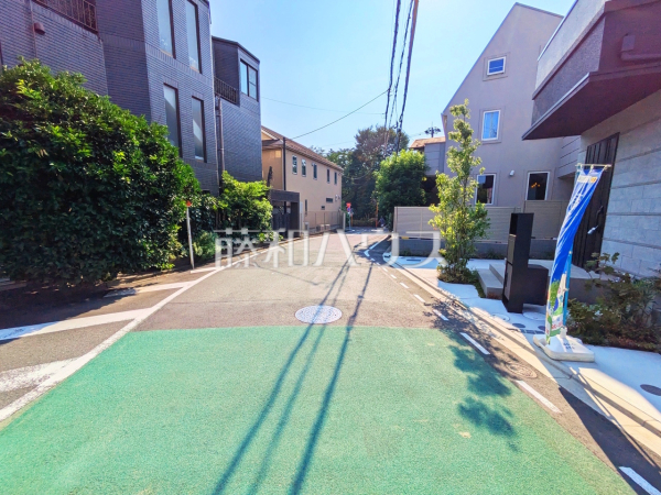 接道状況および現場風景 【世田谷区瀬田5丁目】 接道状況および現場風景 【世田谷区瀬田5丁目】
