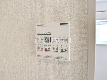 1号棟 浴室乾燥機リモコン 【日野市栄町4丁目】 雨の日の強い味方!浴室換気乾燥機付きユニットバスで洗濯物が乾かせます。 /撮影日2025/09/18