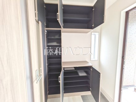 1号棟 玄関収納 【日野市栄町4丁目】/撮影日2025/09/18