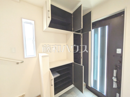 2号棟 玄関収納 【日野市栄町4丁目】/撮影日2025/09/18