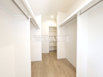 2号棟 ウォークインクローゼット 【日野市栄町4丁目】/撮影日2025/09/18