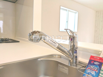 5号棟 浄水器一体型水栓 【日野市栄町4丁目】 いつでもおいしいお水が飲める浄水器一体型水栓も完備。 /撮影日2025/09/18