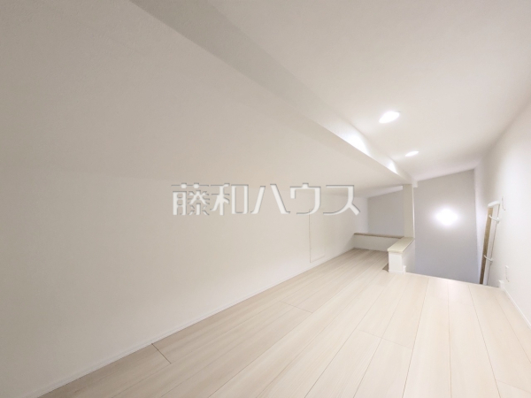 1号棟 小屋裏収納 【八王子市小宮町】固定階段なので安全で荷物の搬入が楽です♪ 1号棟 小屋裏収納 【八王子市小宮町】固定階段なので安全で荷物の搬入が楽です♪