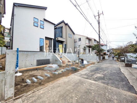 ■接道状況および現場風景■ 平日のご案内も可能です。まずはお気軽にお問合せ下さいませ。【日野市程久保2丁目】/撮影日2025/10/12