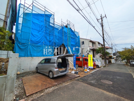 ■接道状況および現場風景■ 住まいの事なら地元で豊富な実績を誇る、地域密着の藤和ハウスへお任せ下さい!【日野市程久保2丁目】/撮影日2025/10/31