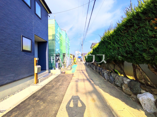 接道状況および現場風景 【小牧市大字小牧原新田】 接道状況および現場風景 【小牧市大字小牧原新田】