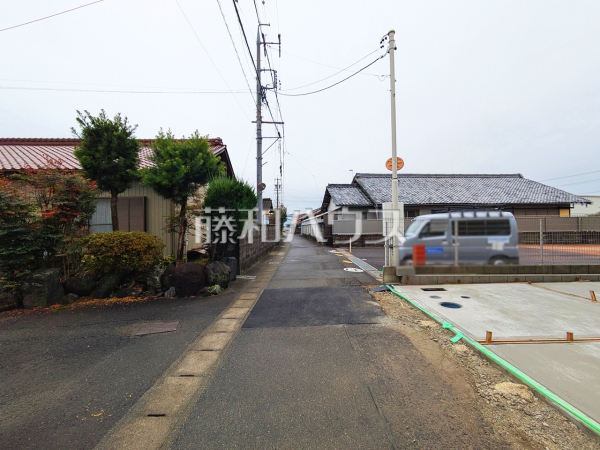 接道状況および現場風景 【小牧市大字小牧原新田】 接道状況および現場風景 【小牧市大字小牧原新田】