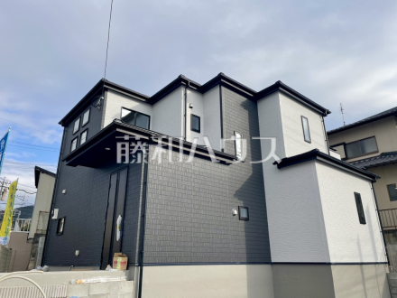 モノトーンを中心とした配色の現代的なデザイン。直線的ですっきりとしたスクエアなデザインが、お客様のお住まいを都会的に印象づけます。/撮影日2026/02/06