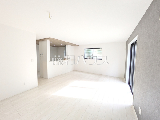 リビング 【福岡市早良区野芥6丁目】