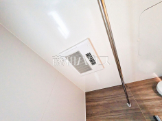 浴室乾燥機(浴室内上部)雨の日の強い味方!浴室換気乾燥機付きユニットバスで洗濯物が乾かせます 浴室乾燥機(浴室内上部)雨の日の強い味方!浴室換気乾燥機付きユニットバスで洗濯物が乾かせます