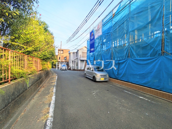 ≪接道状況≫ 繰り返す地震に効果を発揮するセーフティダンパーが標準装備!地震の揺れからご家族を守ります。 【稲城市大丸】 ≪接道状況≫ 繰り返す地震に効果を発揮するセーフティダンパーが標準装備!地震の揺れからご家族を守ります。 【稲城市大丸】