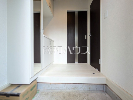 玄関(施工中) 【東久留米市中央町3丁目】/撮影日2026/01/15