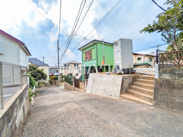 南道路に接道しているので、陽当たりが良く明るい立地です。
接道状況および現場風景 【所沢市大字北秋津】 南道路に接道しているので、陽当たりが良く明るい立地です。
接道状況および現場風景 【所沢市大字北秋津】