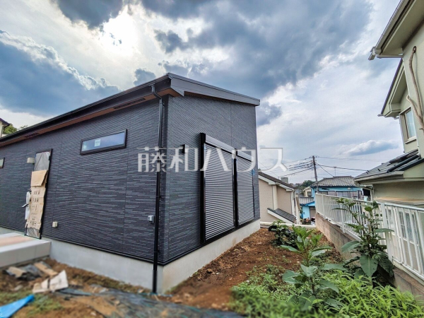 外観 【清瀬市中里2丁目】 足場が外れて実際の外観が見えてきました。完成までもう少しです。 外観 【清瀬市中里2丁目】 足場が外れて実際の外観が見えてきました。完成までもう少しです。